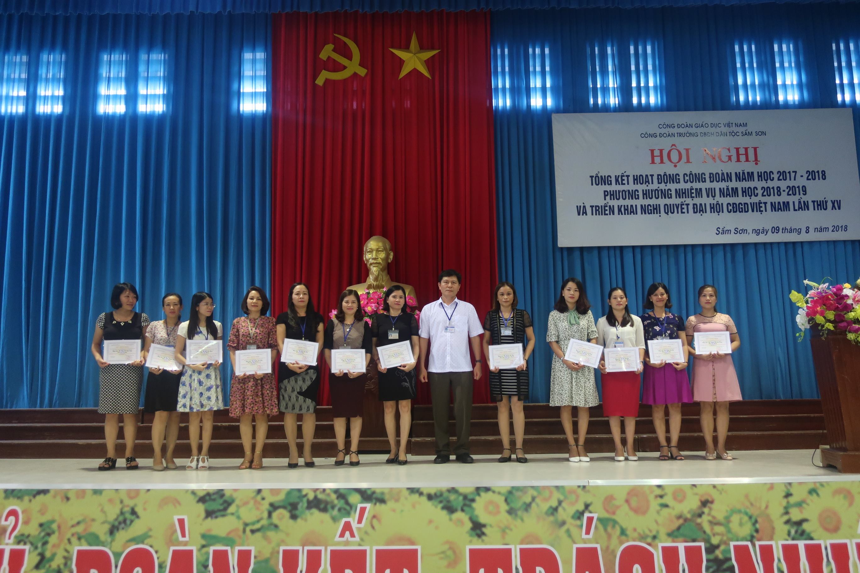 HỘI NGHỊ TỔNG KẾT HOẠT ĐỘNG CÔNG ĐOÀN NĂM HỌC 2017 -2018