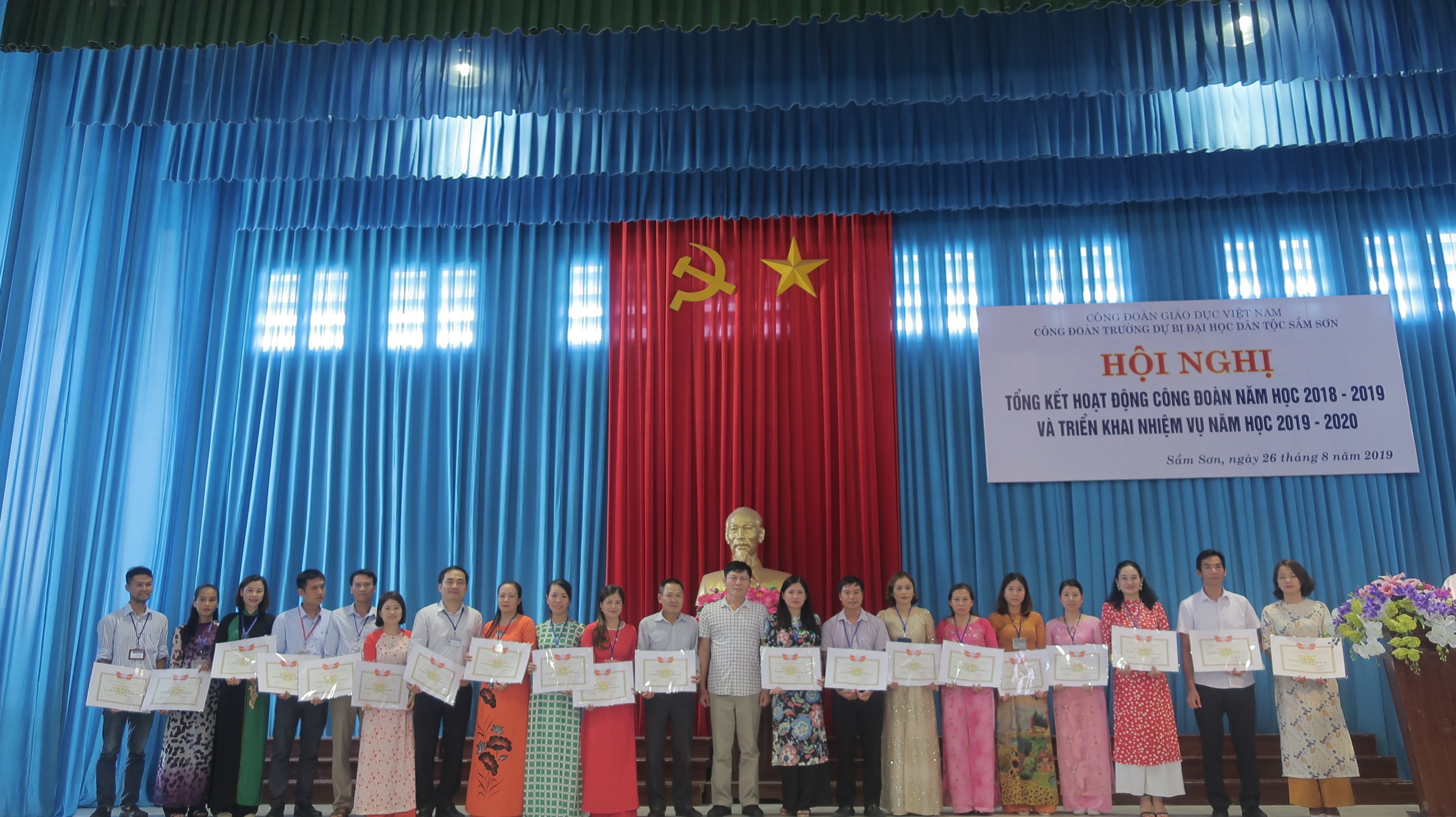 HỘI NGHỊ TỔNG KẾT HOẠT ĐỘNG CÔNG ĐOÀN NĂM 2018-2019 VÀ TRIỂN KHAI NHIỆM VỤ TRỌNG TÂM NĂM HỌC 2019-2020