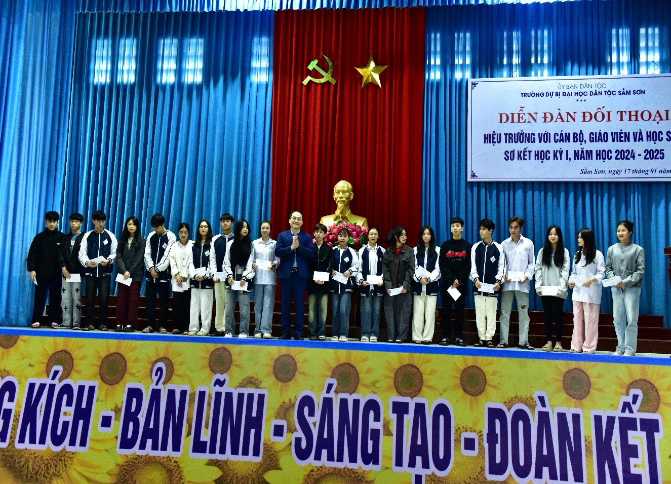 DIỄN ĐÀN ĐỐI THOẠI HIỆU TRƯỞNG VỚI CÁN BỘ, GV VÀ HỌC SINH, SƠ KẾT HỌC KỲ I, NĂM HỌC 2024 – 2025