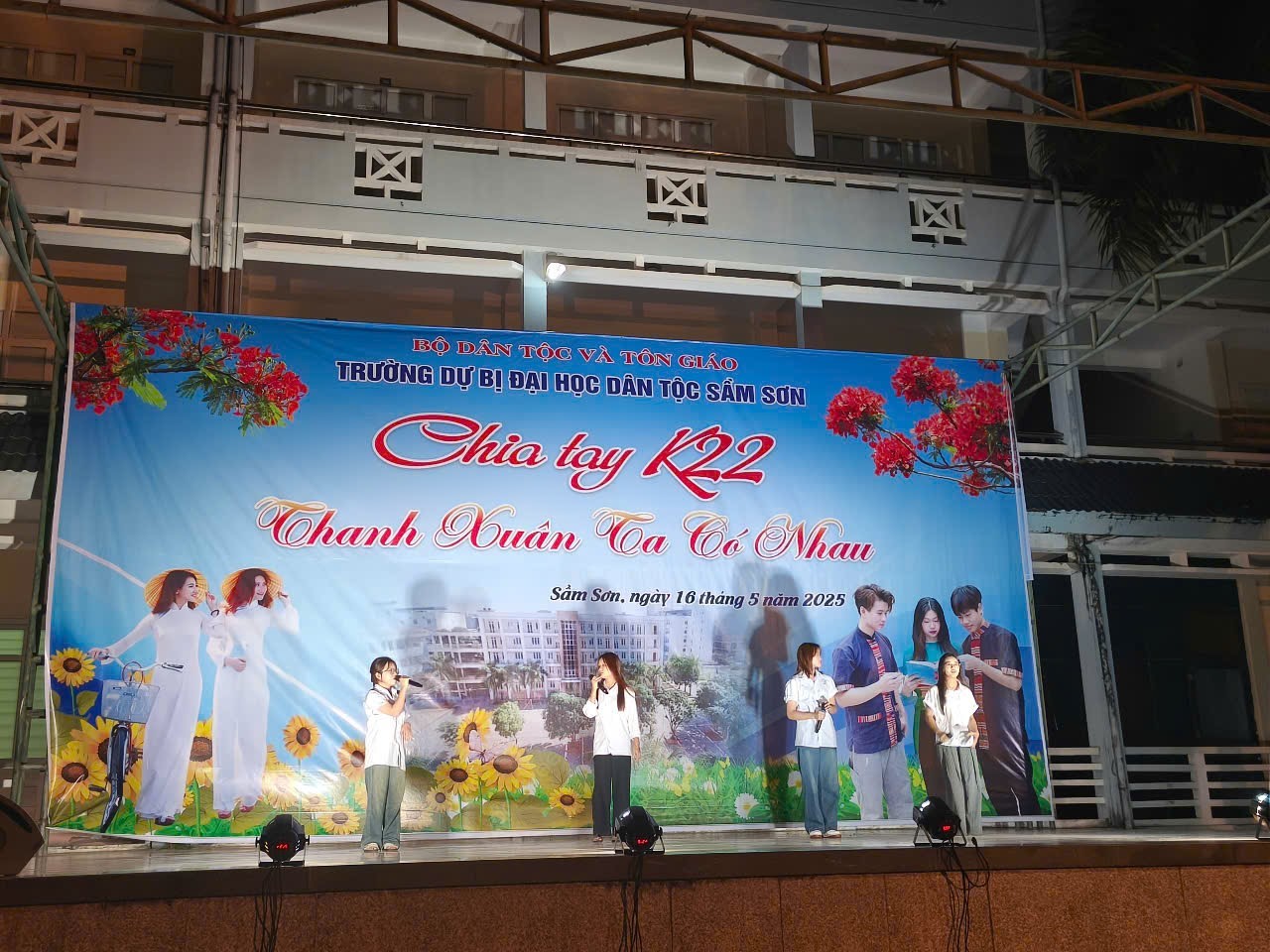 CHIA TAY HỌC SINH KHOÁ 22